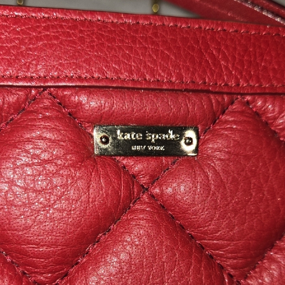 RARE NWOT Kate Spade Briar Lane Quilted Red Leather Wristlet - Fits S24/iPhone - Picture 3 of 11